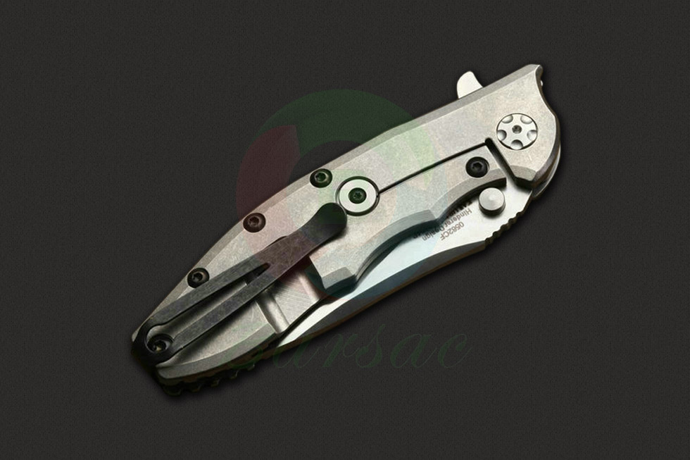 ZT零误差这款折刀刀身采用CTS-204P粉末不锈钢锻造，具有高耐磨性和耐腐蚀，刀刃锋利强悍的特点