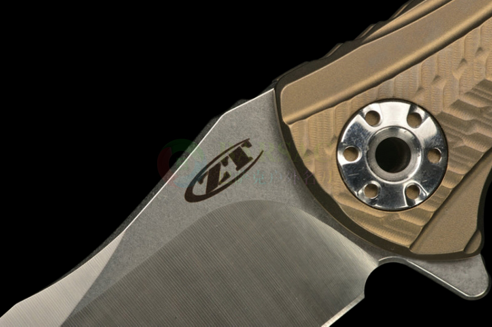 从1974年起，美国的Kai刀厂致力于研发生产具创新性的刀具产品，旗下两个品牌「Kershaw」、「旬(Shun)」主攻不同的产品线，都获得市场好评